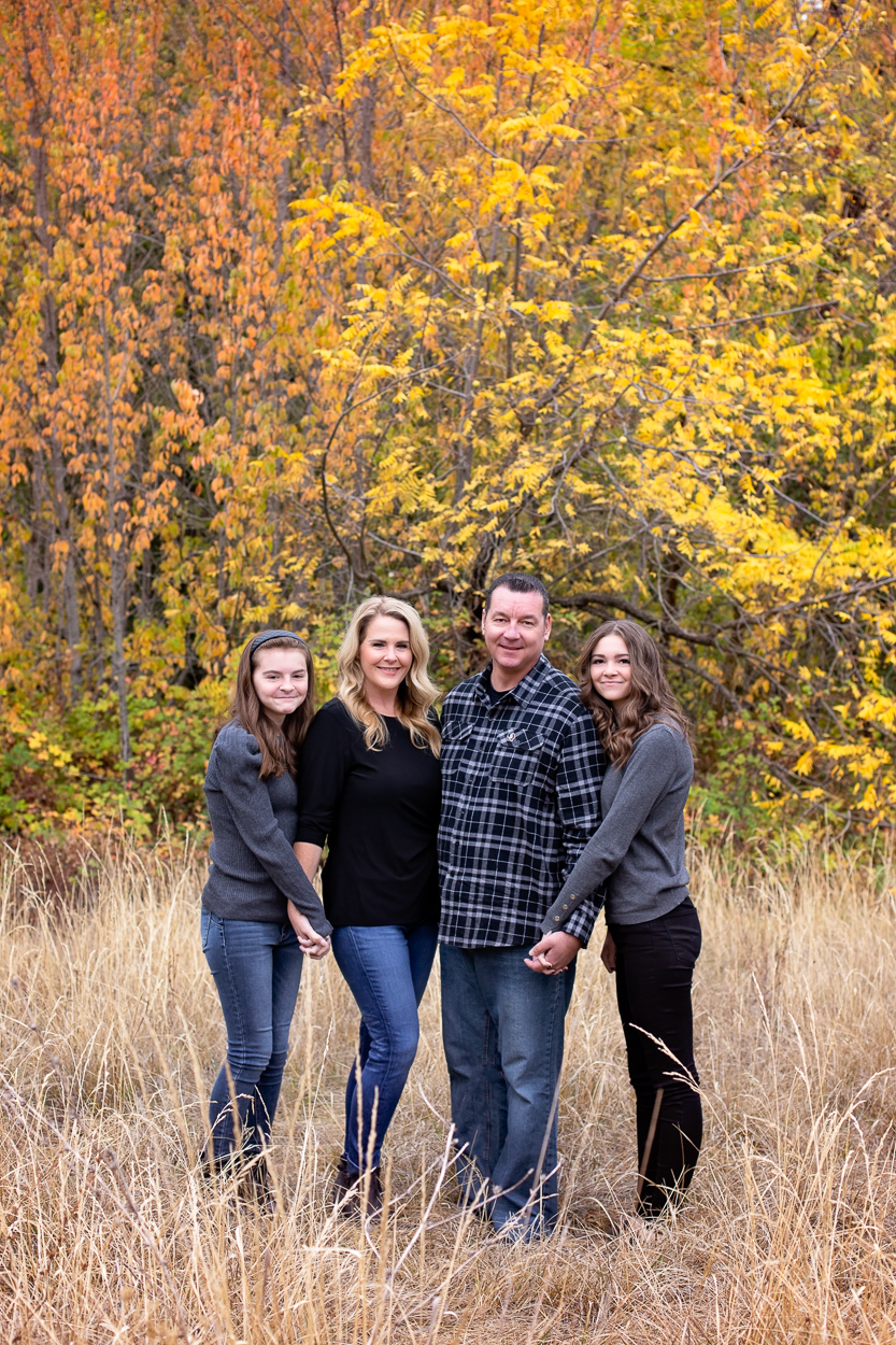 fall-family-portrait-in-a-field